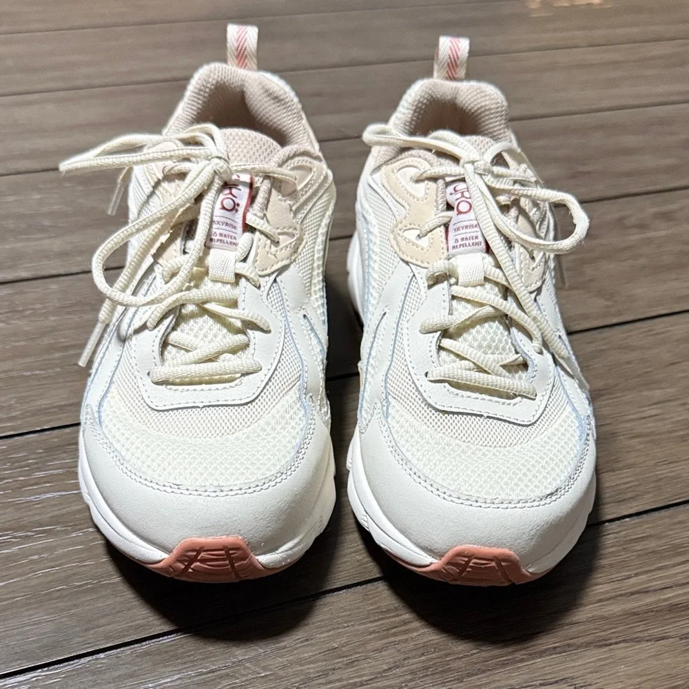 Women’s Ryka Skyrise Water Repellent Athletic Sneakers size 9